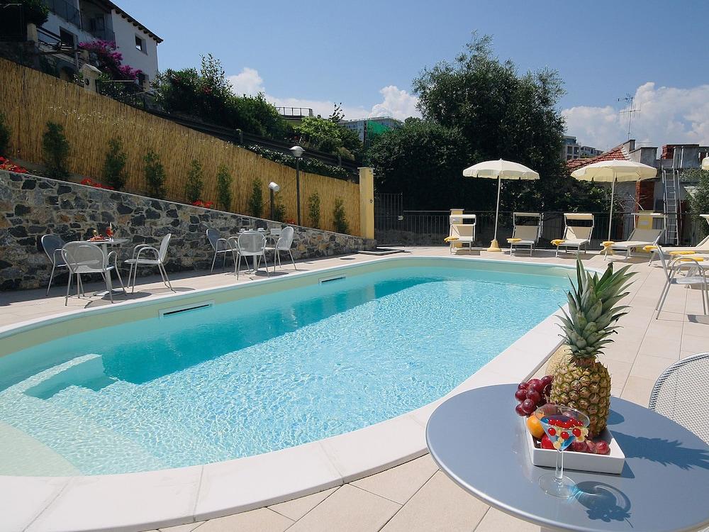 Piccolo Hotel Diano Marina